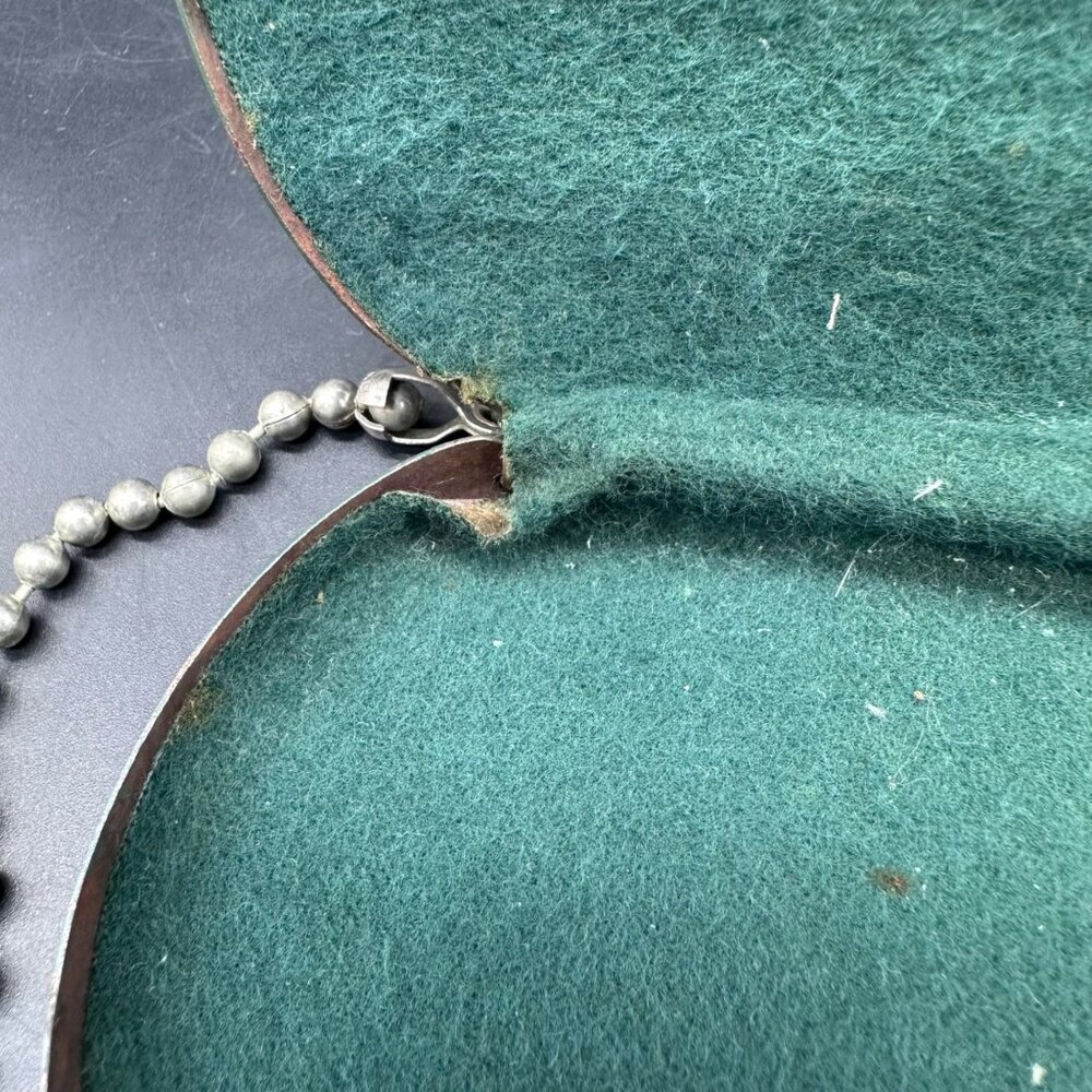 Vintage Green Metal Eyeglass Case Chain Fob Glasses Holder Hard Shell Retro - Picture 9 of 11